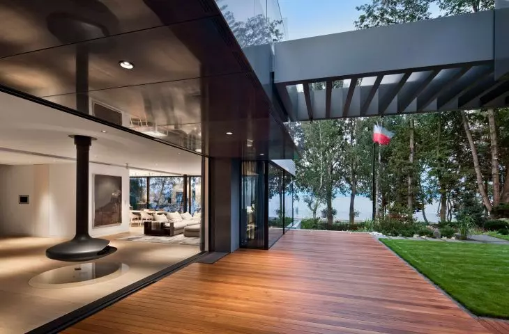 House on the boulevard, terrace and living room