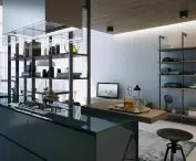 Proste meble w salonie z aneksem kuchennym