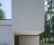 RE: LONG HOUSE, front like a sculpture
