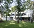 RE: LONG HOUSE, dom wpisany w otoczenie