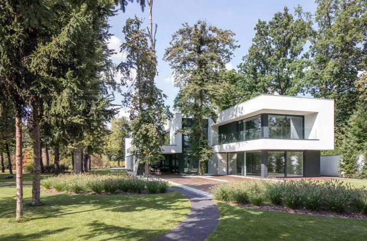 RE: LONG HOUSE, duże przeszklenia