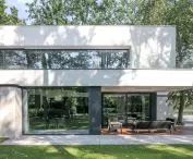 RE: LONG HOUSE, długa, wąska bryła
