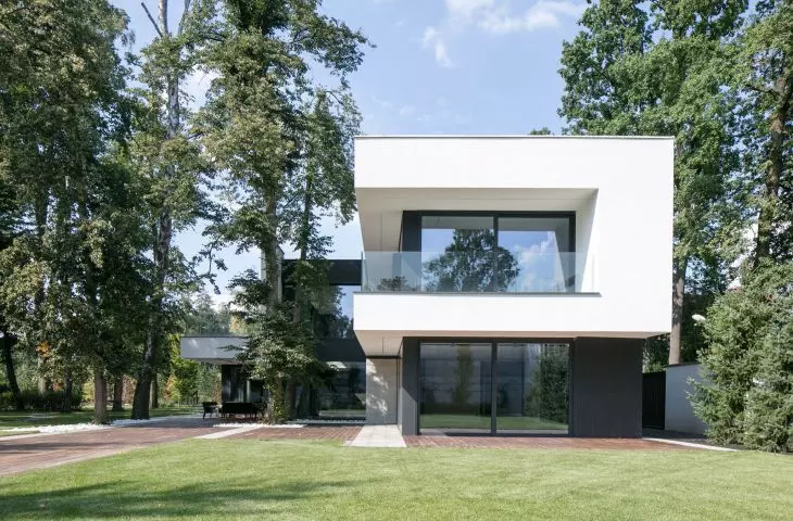 RE: LONG HOUSE, modernistic shape