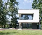 RE: LONG HOUSE, modernistyczny kształt