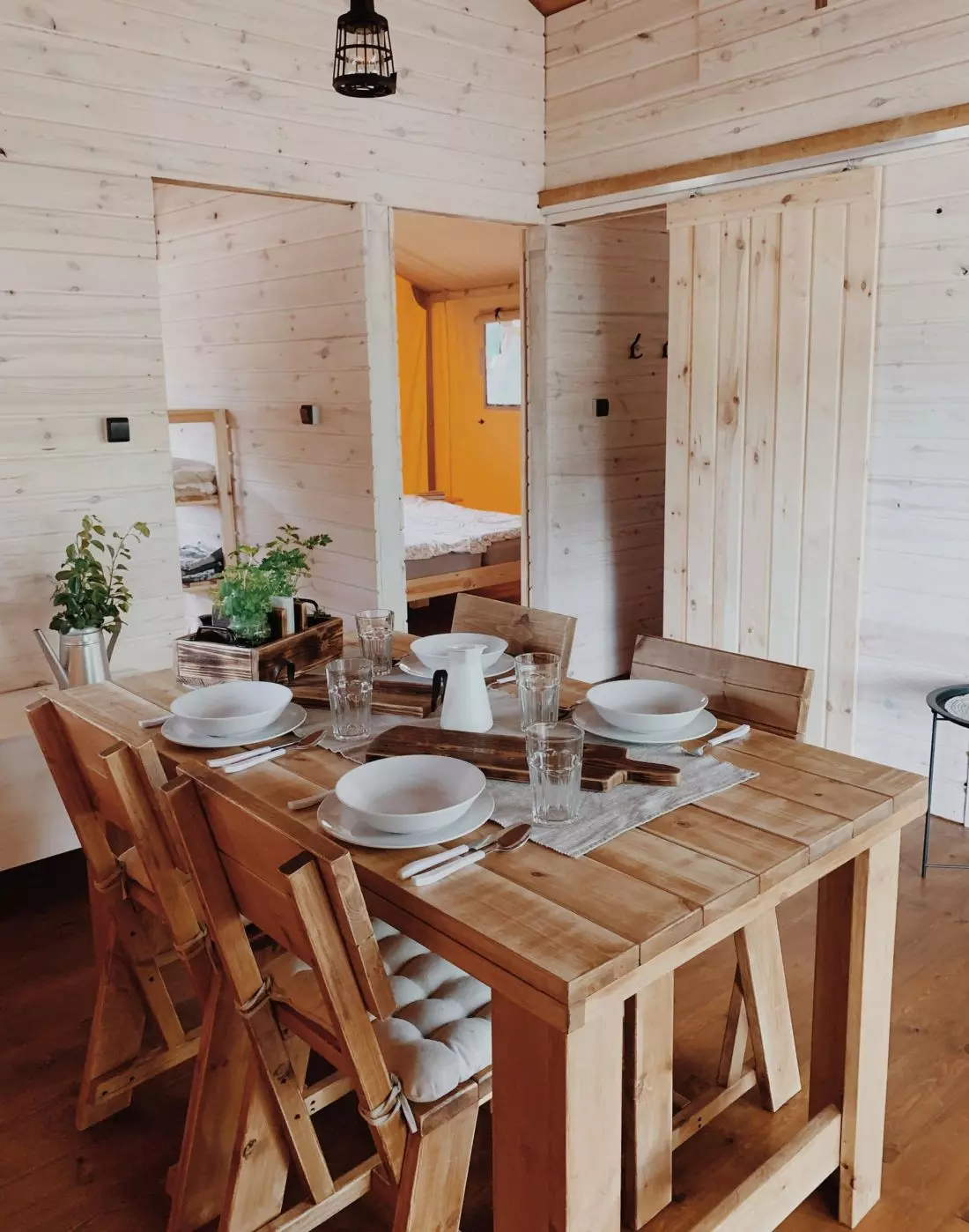 Luksusowe wakacje pod namiotem. Glamping Kwiejcówka obok Poznania