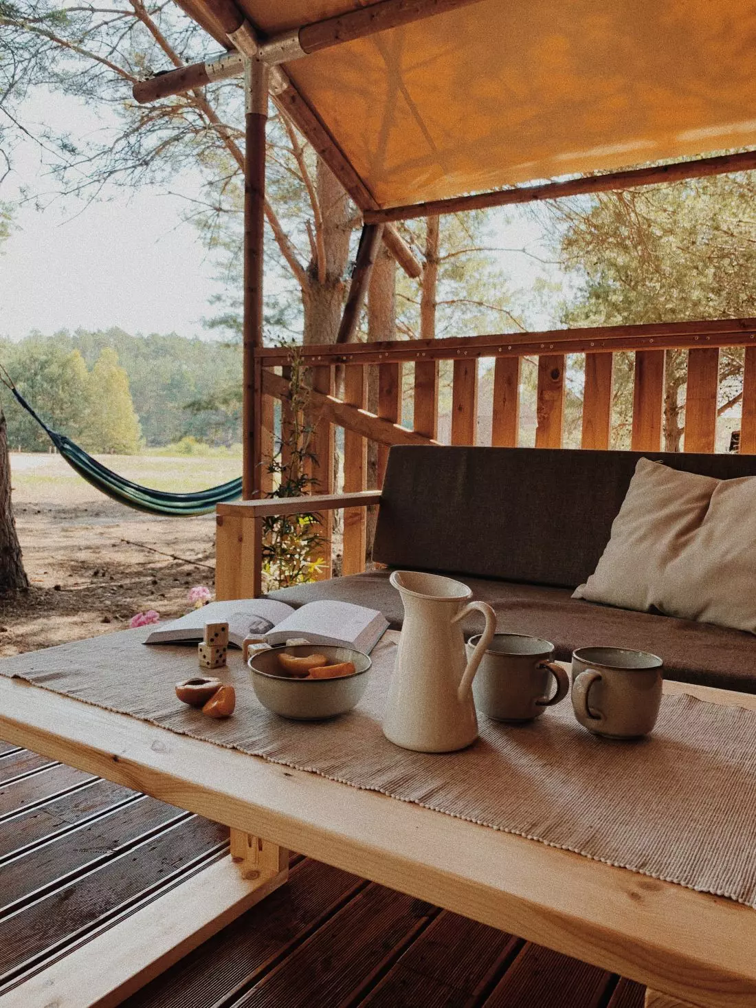 Wakacje w luksusowym namiocie w środku lasu.
