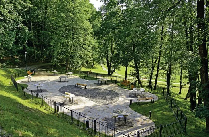 PP01-Park 400-lecia u podnóża Zamku Kmitów I Lubomirskich w Nowym Wiśniczu