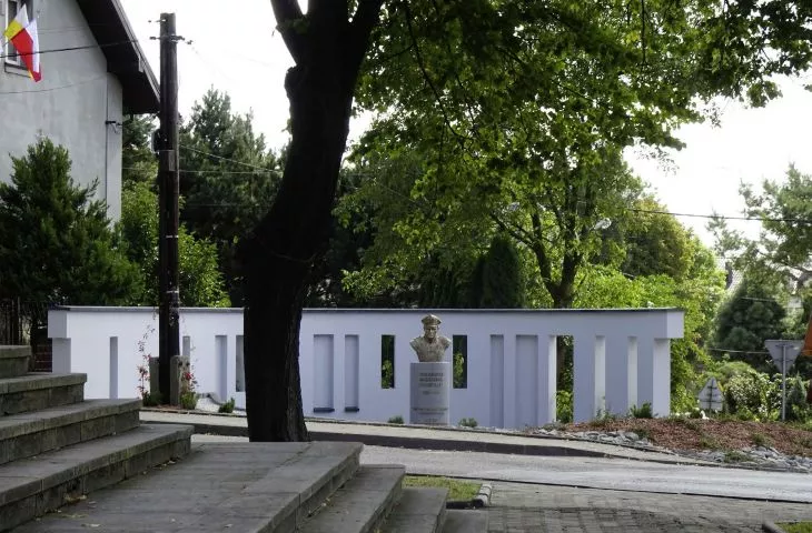 PP03-Otoczenie pomnika ks. Hm Mariana Luzara w Trzebini