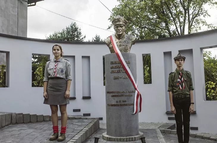 PP03-Otoczenie pomnika ks. Hm Mariana Luzara w Trzebini