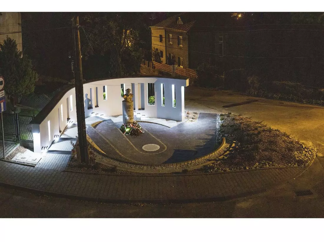 Otoczenie pomnika ks. Hm Mariana Luzara w Trzebini