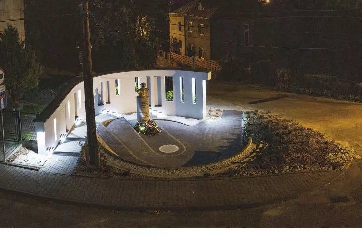 PP03-Otoczenie pomnika ks. Hm Mariana Luzara w Trzebini