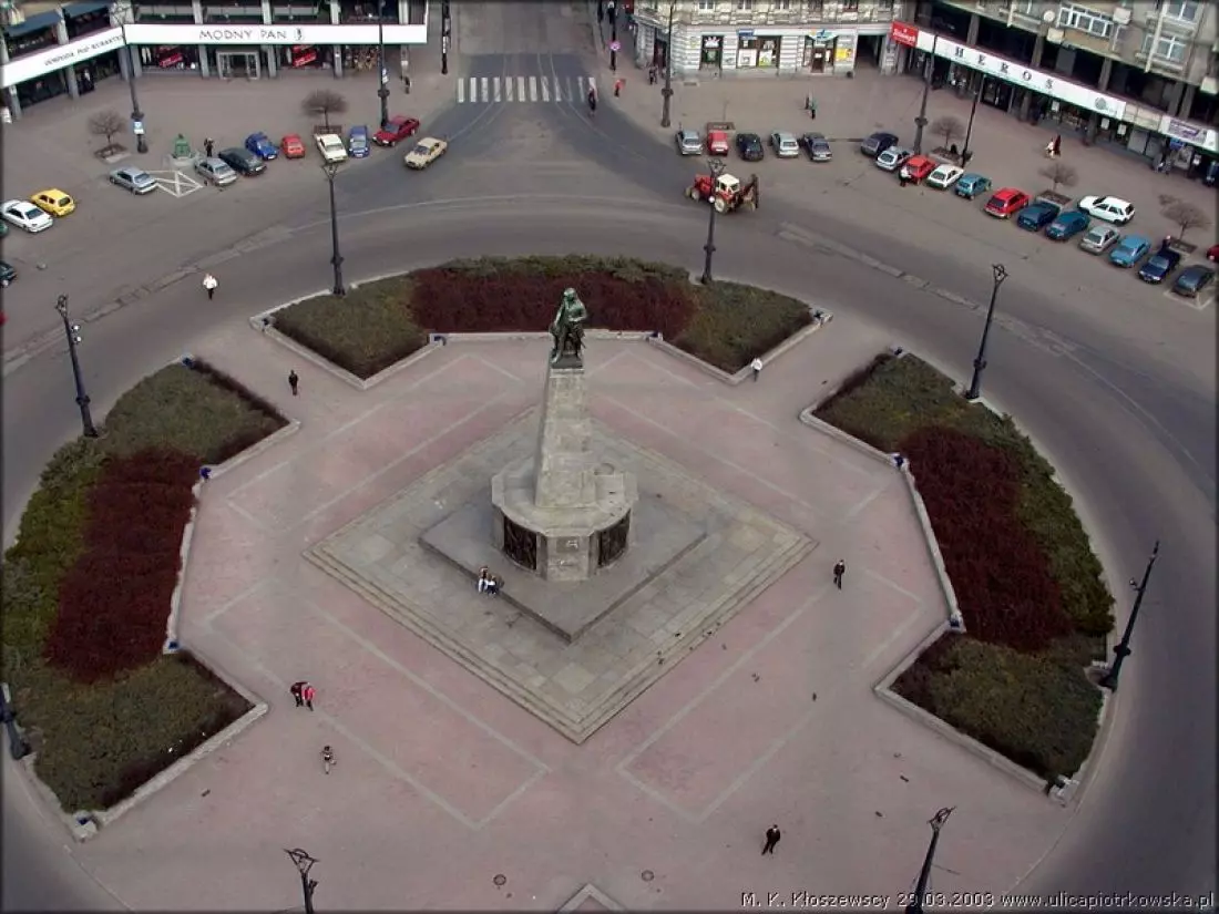 plac Wolności
w Łodzi, 2003