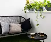 Loggia ze sztuczną trawą
