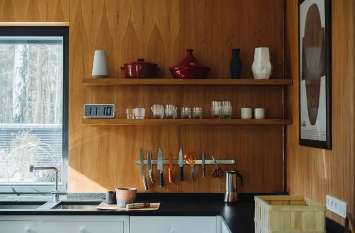 The wall in the kitchen is clad in oiled veneer