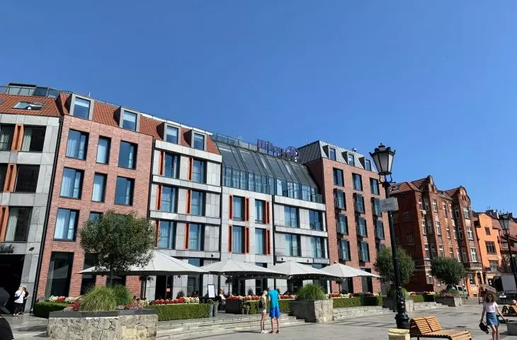 Hotel Hilton wybudowany został w 2010 roku