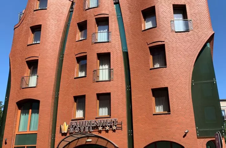 crooked hotel 