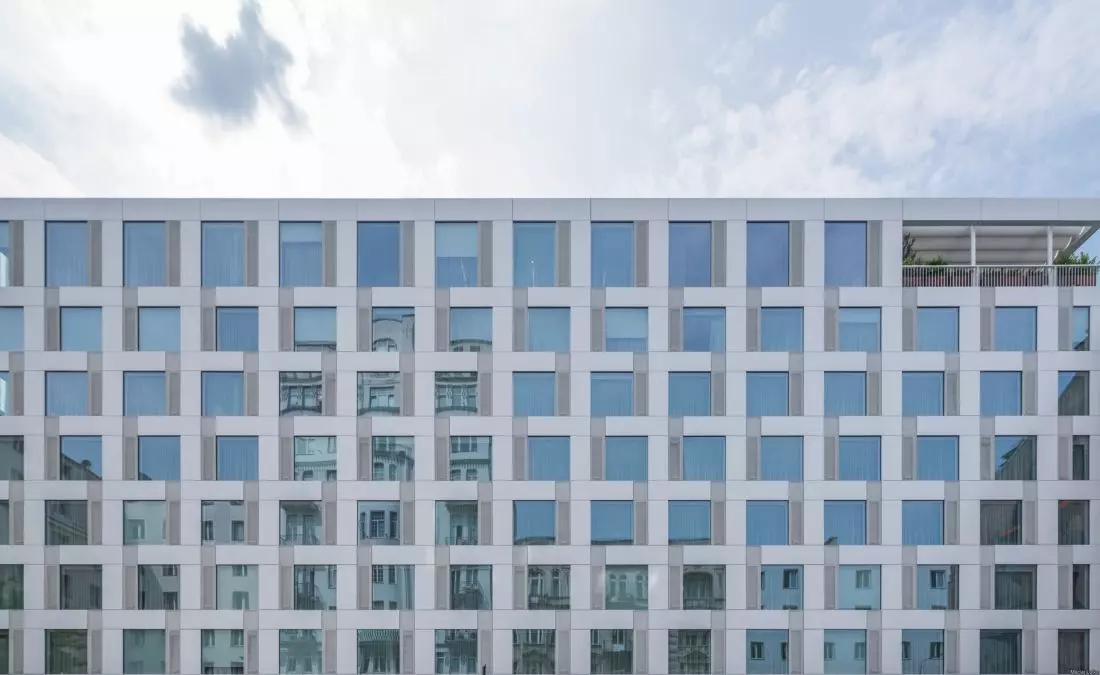 Elewacja PURO hotel w Warszawie © Guardian Glass, LLC