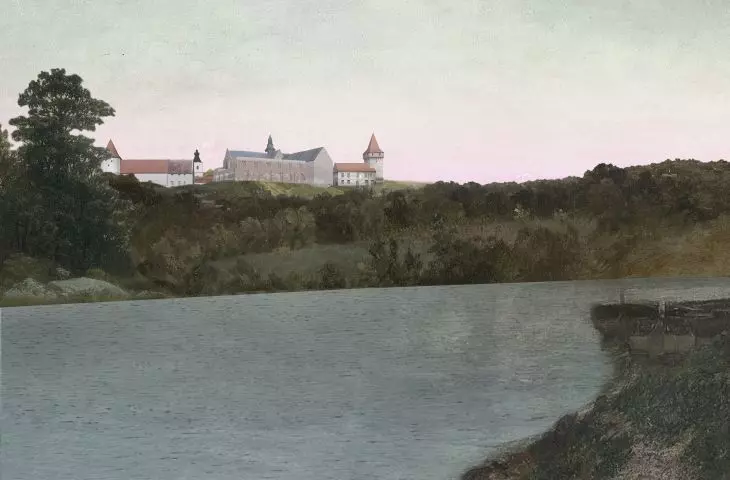 Widok na opactwo od strony Pilicy