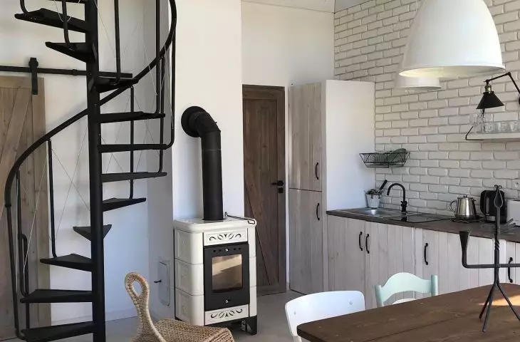 Jasne wnętrze domku