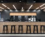 Wnętrza biur Universal-Investments, bar