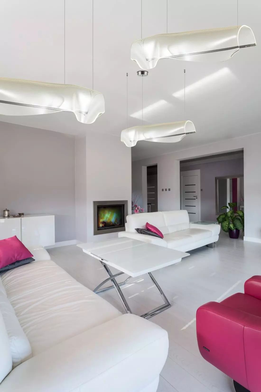 Lampa ze szkła
organicznego z kolekcji Cortina © ALTAVOLA DESIGN 
