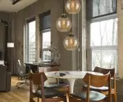 Żyrandol w kolorze bursztynowym z kolekcji NEW YORK LOFT