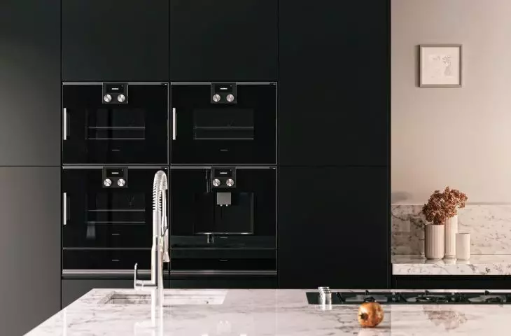 House Mirror, kitchen