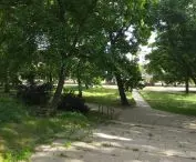 Park Staromiejski w Łodzi powstał po wojnie w miejscu wyburzonych przez Niemców kwartałów wielkomiejskiej zabudowy. 