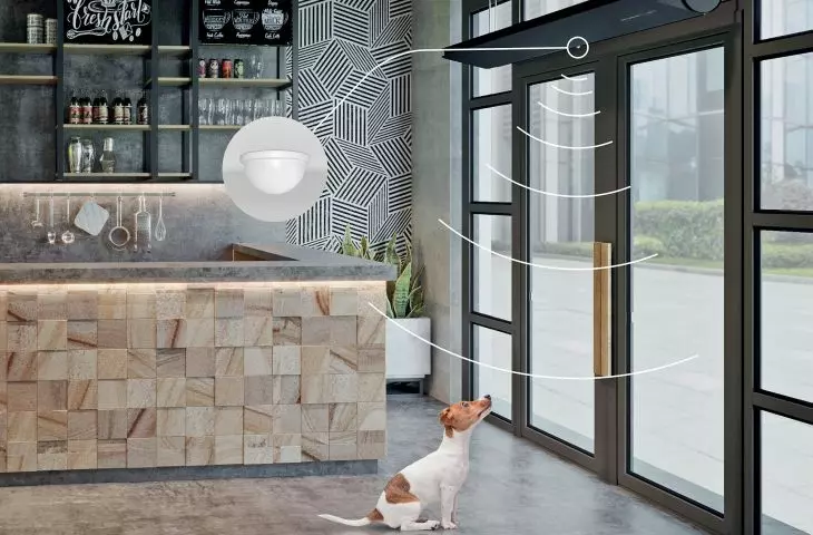 Slim air curtain - motion sensor