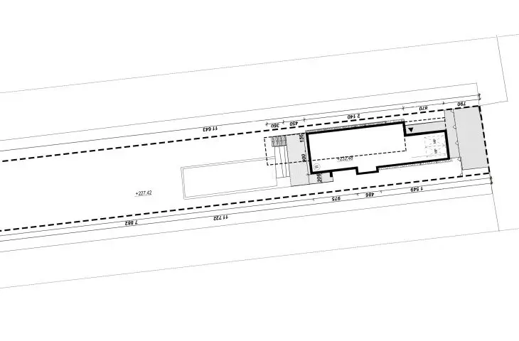 House with waterfall, situation