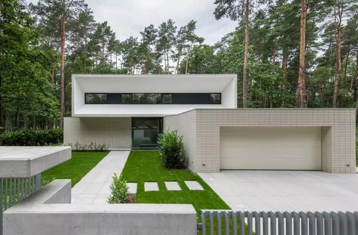 Widok od strony wejścia głównego