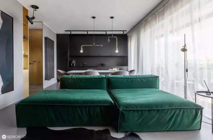 Zielona sofa do główny akcent wnętrza