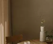 każde z mieszkań przeznaczonych dla gości pensjonatu wyposażone jest w kuchnię z jadalnią, sypialnię oraz salon
