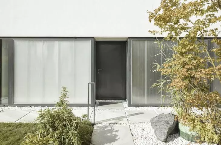 House in Lomianki, glazed first floor