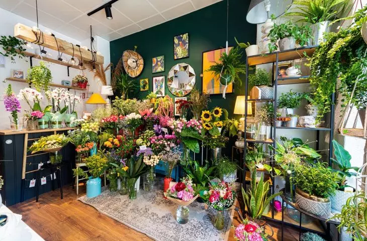 honorable mention, Floral Design Flowers and Workshops, proj. by Marta Modrzejewska-Ptak