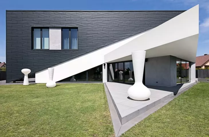 RE: TRIANGLE HOUSE, contrails