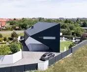 RE: TRIANGLE HOUSE, czerń i biel