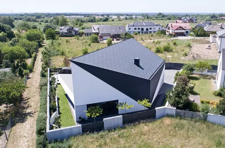 RE: TRIANGLE HOUSE, top view