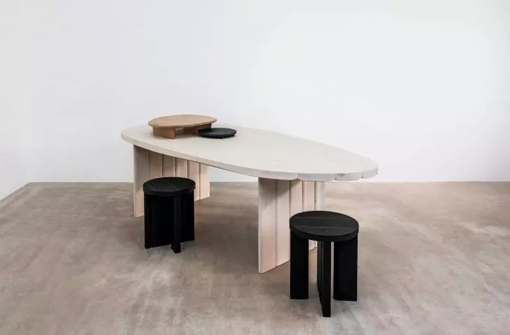 stół i siedziska Stammtisch, proj.: Sebastian Herkner 