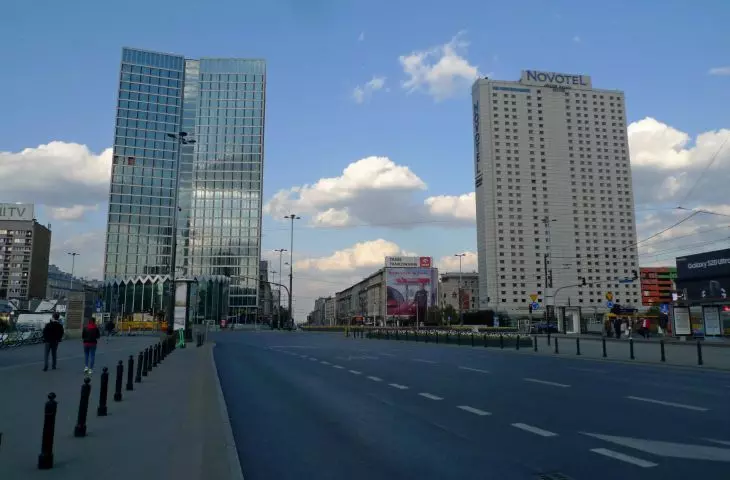 od lewej: Widok Towers, Hotel Forum