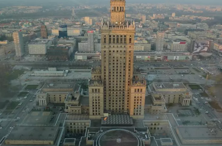 Pałac Kultury i Nauki, widok z jednego z apartamentów w wieżowcu Złota 44