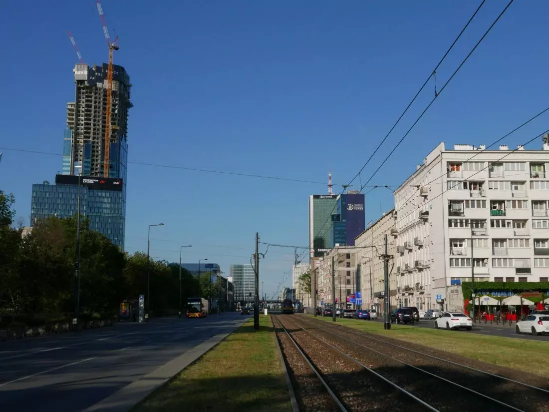 po lewej: Varso,
wkrótce najwyższy budynek w Polsce i Unii Europejskiej