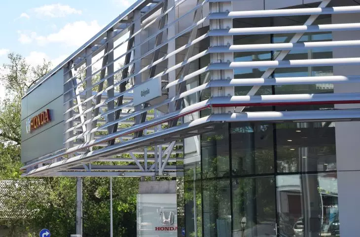 Lamellar walls and sun blinds