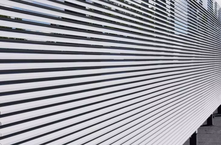 Lamellar walls and sun blinds