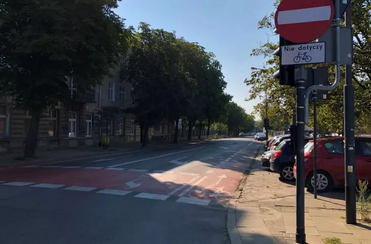 ul. 28 Pułku Strzelców Kaniowskich, kontrapas oraz śluza rowerowa