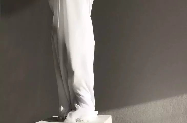 Rzeźba we wnętrzu pawilonu