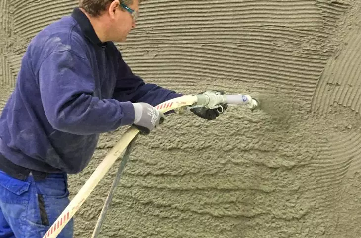 application of renovation plaster