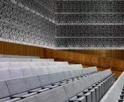 wnętrze Narodowego Muzeum Historii i Kultury Afroamerykańskiej w Waszyngtonie