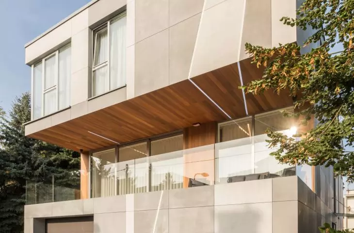 concrete facade of the house