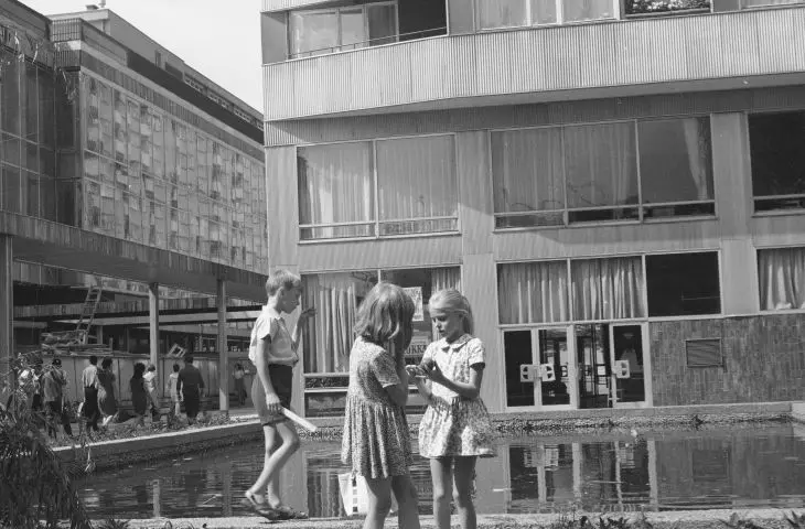 Children playing at the fountain in the Downtown Passage